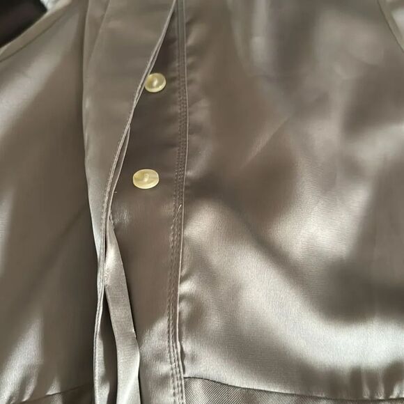 Ann Taylor silk bottom shimmery olive sleeveless hidden button front top. Size 8 - Picture 8 of 8
